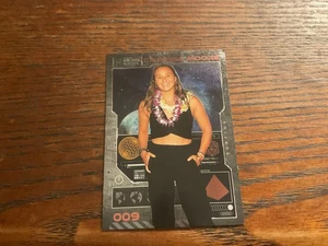 Skybox Metal Universe Champions 2023 - Carissa Moore #009 Spectrum - Imagen 1 de 2