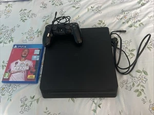 Console Playstation 4 Slim 1Tb con Controller e Gioco - Foto 1 di 2