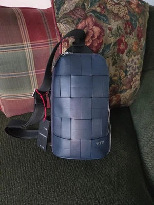 Nova Bolsa Tumi Harrison Tecido Couro/Nylon - Gregory Sling - Azul Marinho - Imagem 1 de 4