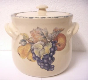 HOME AND GARDEN PARTY STONEWARE BEAN POT WITH LID - Picture 1 of 7