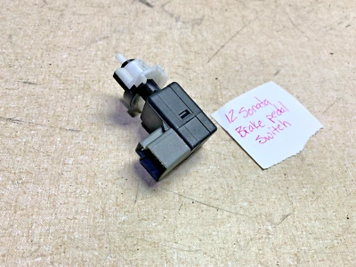 11 12 13 14 HYUNDAI SONATA Brake 灯踏板开关 — 第 1/3 张图片