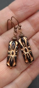 Schwarz & Kupfer geätzte tschechische Glas Blume Ohrringe, böhmisch, dramatisch, 1-1/4" - Bild 1 von 7