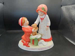 Holly Hobbie Vintage Christmas surprise Figurine - 1981 Limited Edition - Picture 1 of 10