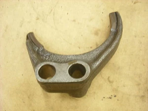 1984 Mitsubishi Mighty Max 2.3 KM 132 5 speed transmission short shift rail fork - Picture 1 of 2