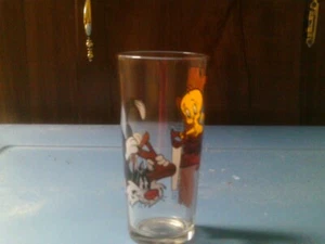 Vintage1976 Looney Tunes "TWEETY & SYLVESTER" Pepsi Collector Series Glass - Picture 1 of 3