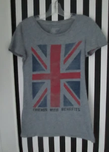 CAMISETA DE COLECCIÓN AMERICAN EAGLE *AMIGOS CON BENEFICIOS* BANDERA BRITÁNICA REINO UNIDO MUJER TALLA M - Imagen 1 de 4