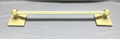 Azulejo de baño toallero vintage decorativo de cerámica amarilla de 26" en soportes antiguos 1075-23B Foto 1 de 4