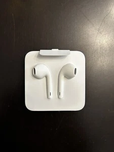 Apple Earpods OEM - iPhone 14 13 12 11 Lightning Cable Earbud Headphones Wired - Photo 1 sur 2