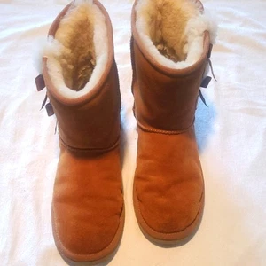 Koolaburra by UGG Cozy Tan mit Schleifen Gr. 8 Stiefel - Bild 1 von 11