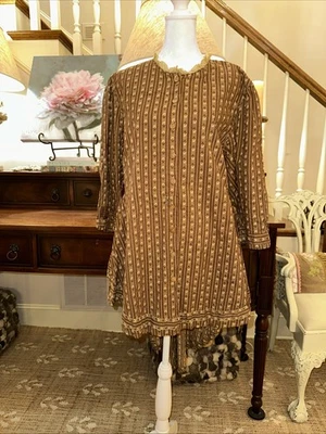 Camisa Esmoquin Magnolia Marrón Perla con Acentos Florales Crema Nueva Sin Etiquetas Foto 1 de 4