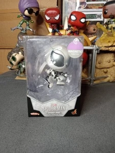 Cosbaby Spider-Man Future Base Traje Hot Toys Función Magnética Abierta - Imagen 1 de 9