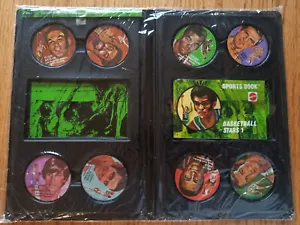 Mattel Instant Replay Basketball Stars 1 1971 set completo mai aperto in album - Foto 1 di 1