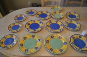 14 PIECE LOT FURIO HOME COLLECTIONS ASSORTED DAISY DESIGNS DINNER/SIDE/SALAD - Picture 1 of 11