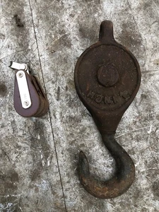 2 VINTAGE PULLEYS CHEAP WORKSHOP HOIST DESIGN DISPLAY COLLECTOR CHEAP LOOK - Picture 1 of 4