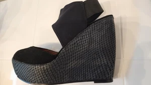 Donald J Pliner Leee Suede Platform Wedge Black Sandal Size 8 M - Picture 1 of 13
