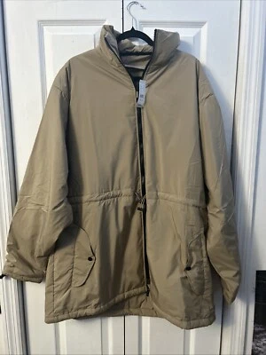 Nuevo con etiquetas Fear Of God Essentials Hombre Chaqueta Tormenta Avena Color Beige, talla L. Foto 1 de 4