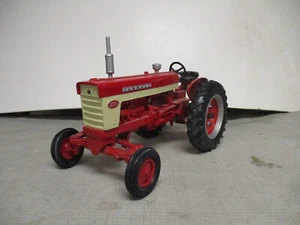 2005 Ertl International Harvester Model 560 Diesel Toy Tractor, 1/16 Scale - Picture 1 of 5