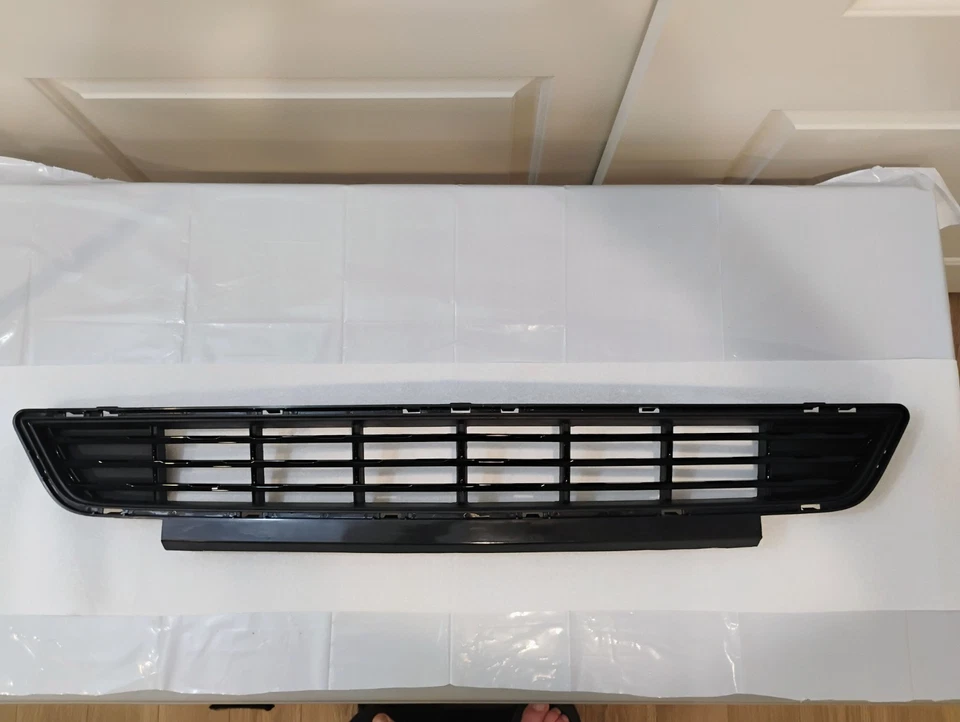 Ford Mustang 2016 2017 parachoques delantero parrilla inferior parrilla Gr3Z-17K945-BA Foto 1 de 4