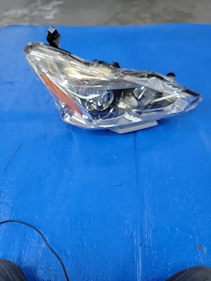 2013-2015;MONTAJE FARO DERECHO TYC 20-9321-00 PARA NISSAN ALTIMA, PASAJERO.  Foto 1 de 4