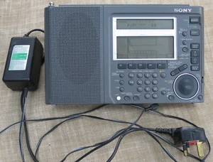 Radio Banda Mundial Sony ICF-SW77 FM/SW/LW/MW - reparada - Imagen 1 de 7