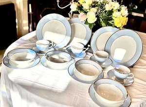 Bruce Oldfield Doulton dinner service - Picture 1 of 11