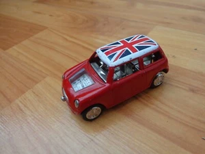 7CM MINI COOPER METAL CLOCK MODEL RED WITH UNION JACK ROOF - Picture 1 of 2