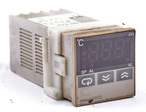 Omron E5CS-R1KJX Temperature Controller - Picture 1 of 7