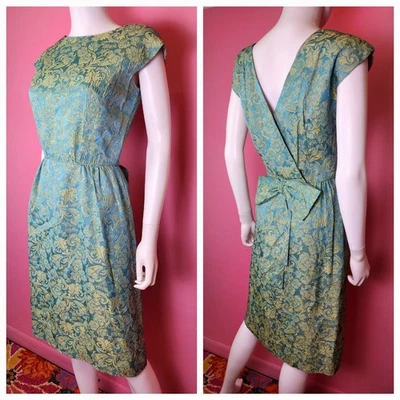 Vestido Vaina Brocado Dorado Como Nuevo Años 50 Espalda Baja con Lazo por R&K Originals Foto 1 de 4