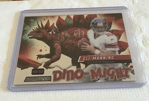 Camiseta Eli Manning 2024 Wild Card Stegosaurus Dino-Might #10/15 EXTREMADAMENTE RARA # - Imagen 1 de 3
