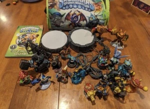 skylanders lot wii 22 Figuren 2 Portale, Tragetasche und Buch - Bild 1 von 4