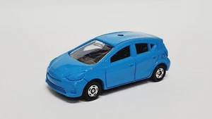 Sample Tomica 98 Toyota Aqua - Picture 1 of 8