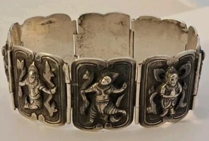 Bracciale antico asiatico buddista figura divinità argento sterling pesante 7" Repousse - Foto 1 di 14