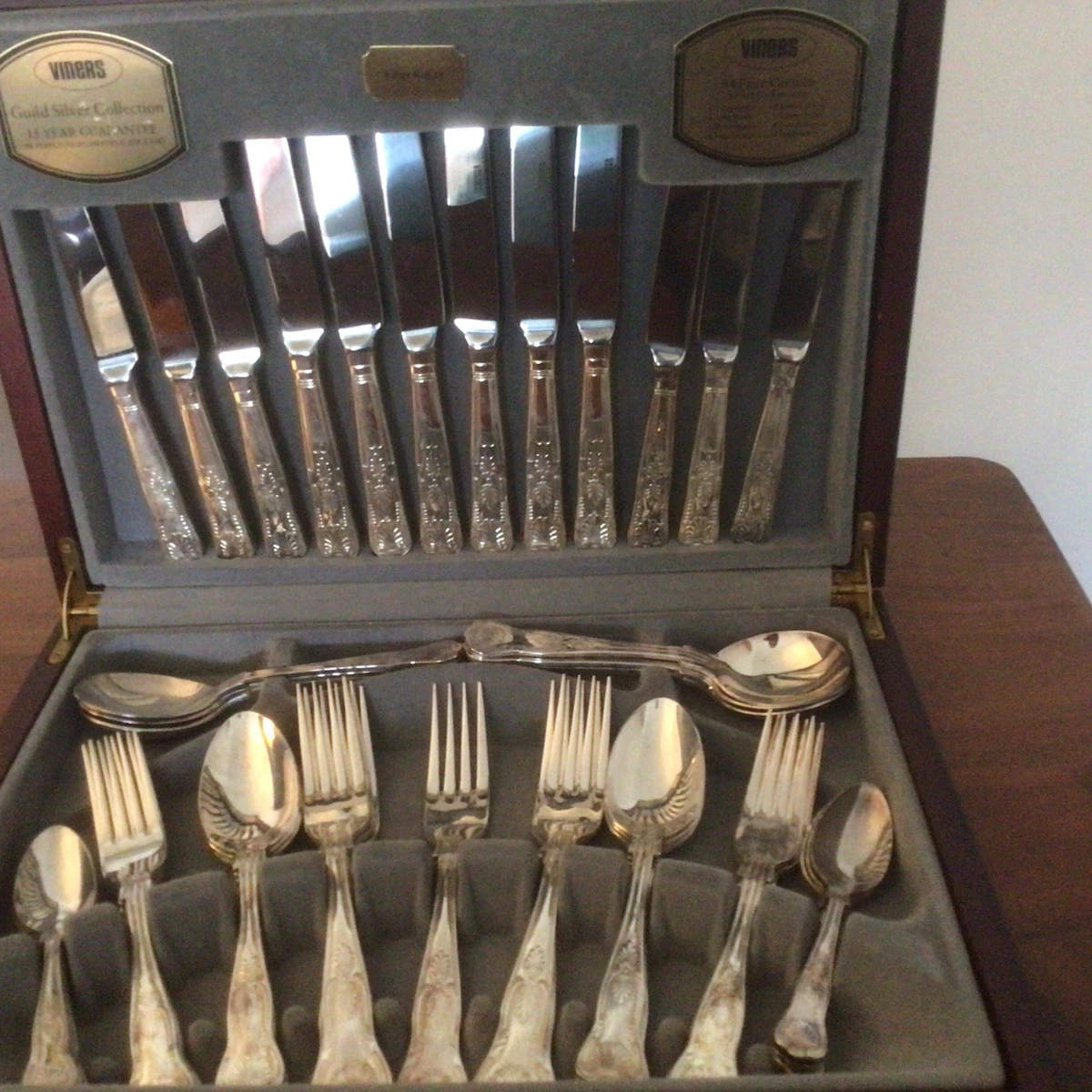 VINERS　キングスロイヤル　44本カトラリーセット VINERS KINGS ROYALE 44 PIECE SILVER PLATED CUTLERY SET in Wooden