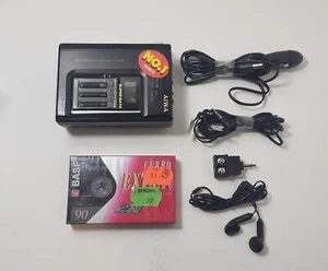 RARE AIWA HS-T28 SUPER BASS CASSETTE STEREO RADIO WALKMAN PLAYER - JAPAN - Picture 1 of 10