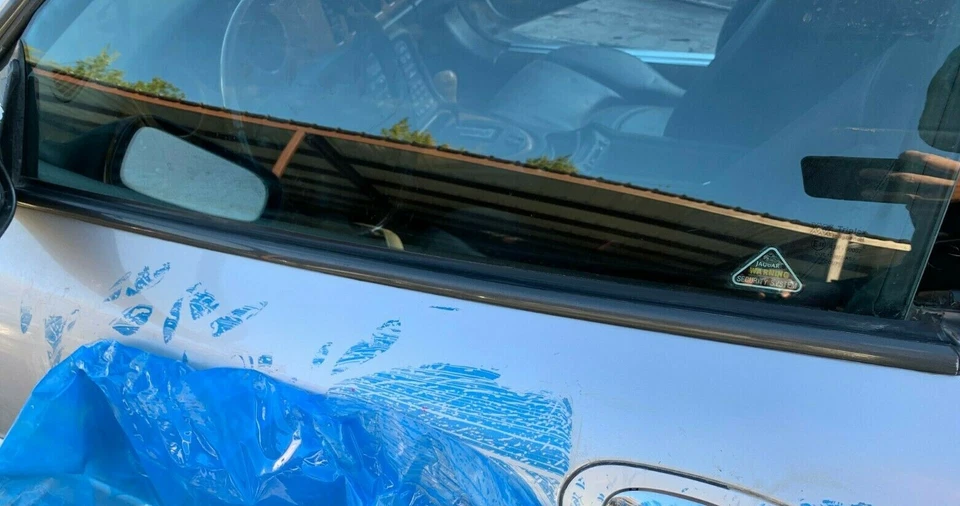 98 1999 2000 2001 2002 2003 2004 2005 2006 Jaguar XK moldura ventana conductor izquierdo Foto 1 de 1