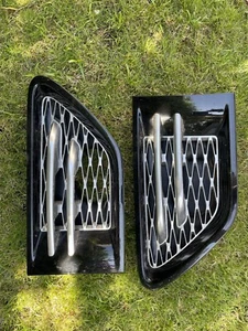 Range Rover Sport L320 Facelift Wing Side Vents Grilles in Black and Silver - Picture 1 of 3