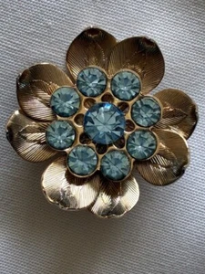 Broche De Colección Años 50 Azul Claro Floral Flor Estrás Tono Dorado Sin Firmar - Imagen 1 de 7