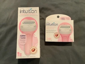 Brandneu Schick Intuition Advanced Feuchtigkeitsrasierer & 3 Stück Nachfüllkassetten - Bild 1 von 1