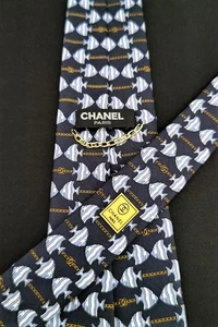 Chanel tie fish motif beautiful - Picture 1 of 9