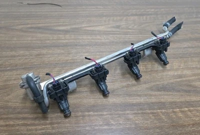 Оригинальная топливная рейка двигателя 1,8 л 1999-2005 Volkswagen Jetta с инжекторами. 06A133681B - Изображение 1 из 4