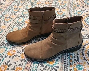 Collection By Clarks Brown Suede Ankle Boots Zippers Straps NEW 6.5M - Picture 1 of 4