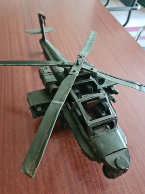 ELICOTTERO MILITARE AH 64-USA-MODELLINO INTERAMENTE FATTO A MANO-DA COLLEZIONE - Immagine 1 di 4