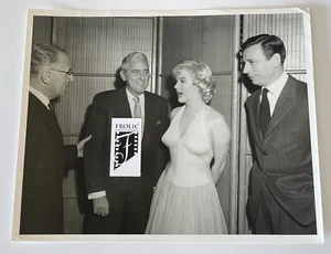 MARILYN MONROE 1960 "Let's Make Love" original vintage photo Behind The Scene :) - Picture 1 of 5
