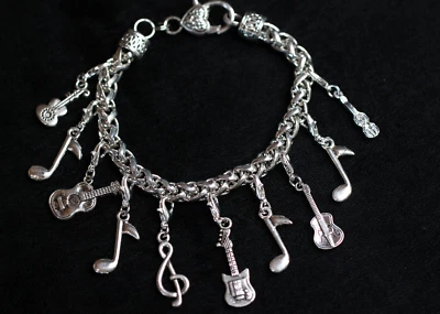 Pulsera con dijes de peltre plateado con temática de músico de música de 8" intercambiables Foto 1 de 4