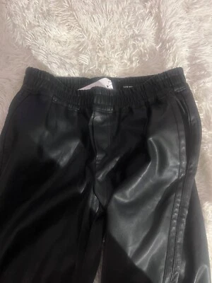 Calças femininas de couro preto Club Monaco 2 - Imagem 1 de 4