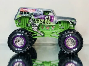 NEW OFFICIAL MONSTER JAM Truck GRAVE DIGGER Chrome 1:24 Scale Die-Cast Vehicle - Picture 1 of 5