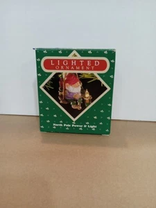 Vintage Hallmark Andenken Ornament beleuchtet Nordpol Power & Light Elf 1987 - Bild 1 von 1