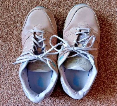 Zapatos para caminar New Balance de cuero gris/beige para mujer 10 WW o (4E) cómodos Foto 1 de 4