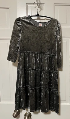 Vestido de férias Wonder Nation veludo cinza esmagado babado em camadas meninas 10-12 - Imagem 1 de 4