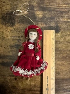 Ornamento bambola porcellana 5" cappello vestito rosso (leggi dettagli) - Foto 1 di 9